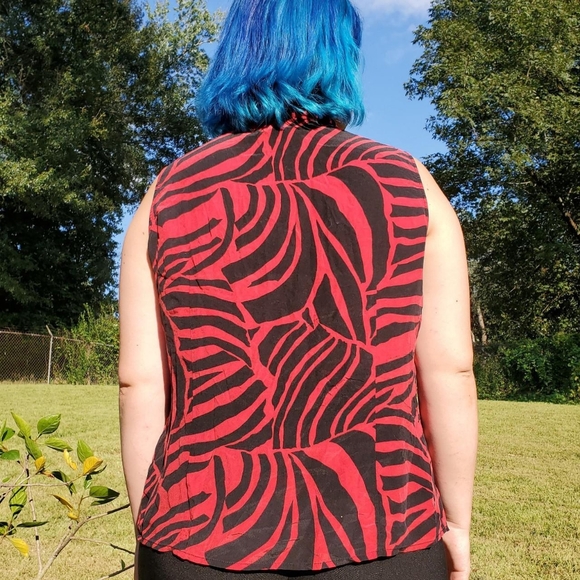 Abstract Silk Sleeveless Blouse by August Silk - Picture 4 of 4